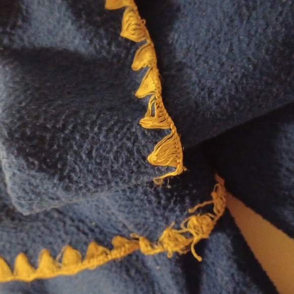 4/$40 Blue Fleece Robe - Size Medium - Picture 7 of 8